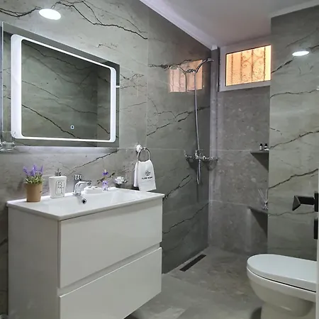 Apartment Flore