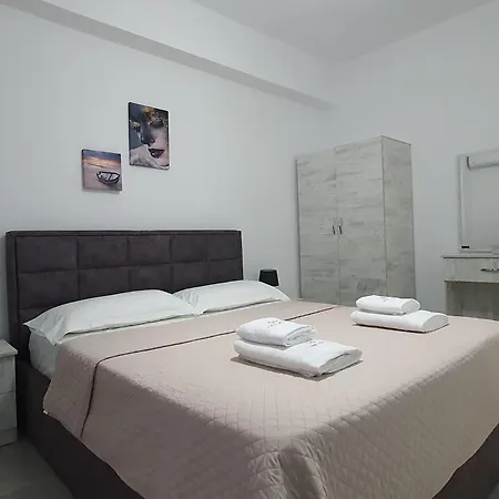 Flore Apartment Sarande