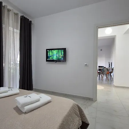 Flore Apartment *